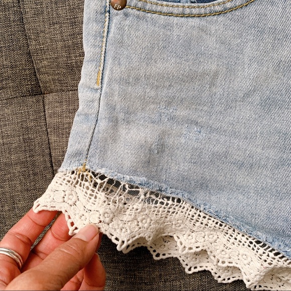 Free People Lace trim denim shorts Size 26 - Picture 2 of 3